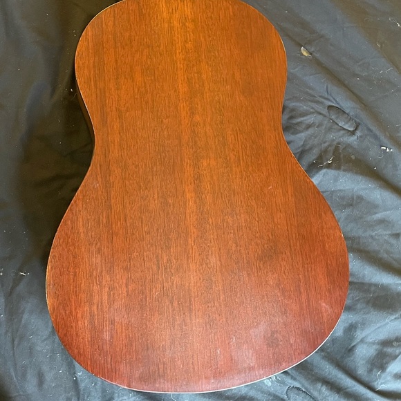 Valencia guitar that a 6 string three plastic and three metal strings. - Picture 2 of 6